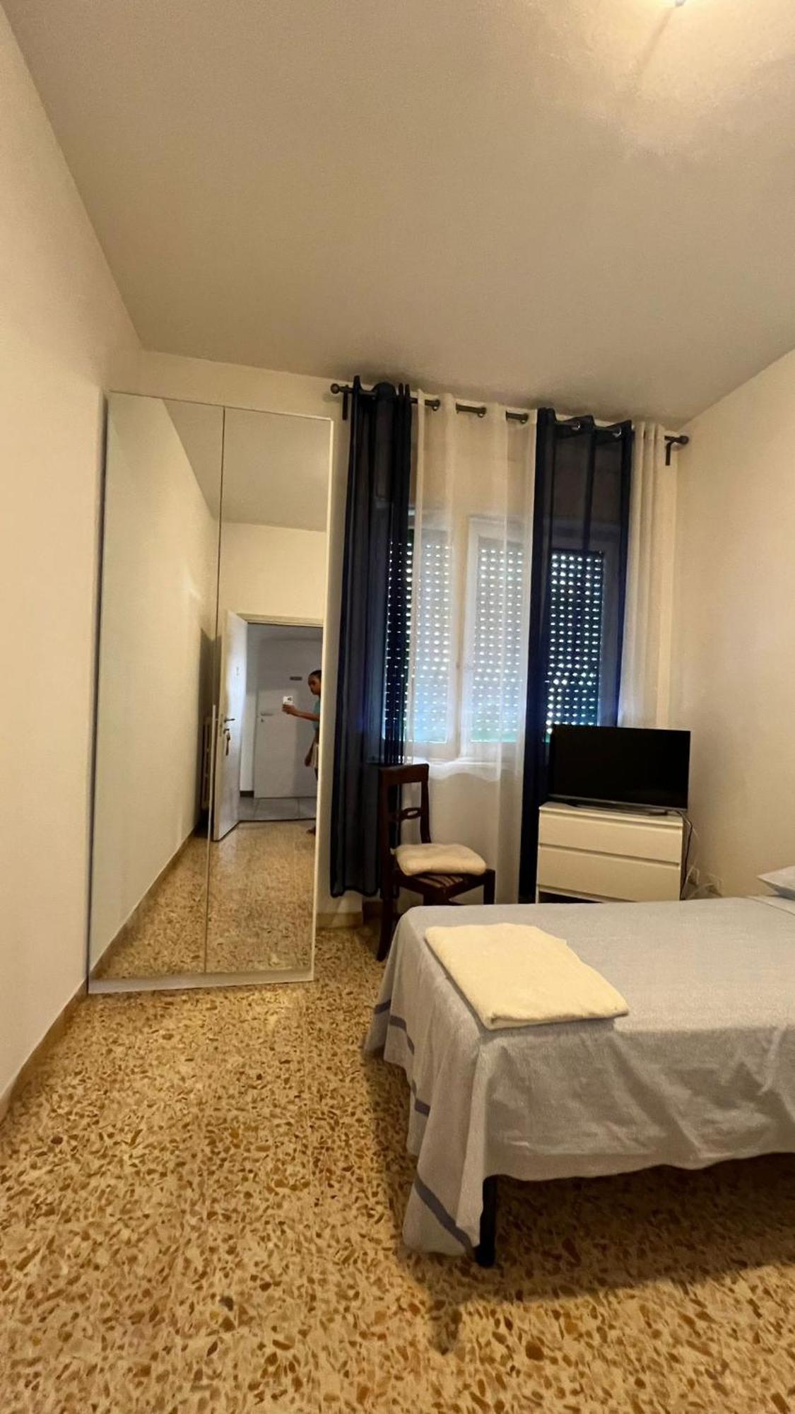 Jr-Escanio Ancona Buitenkant foto