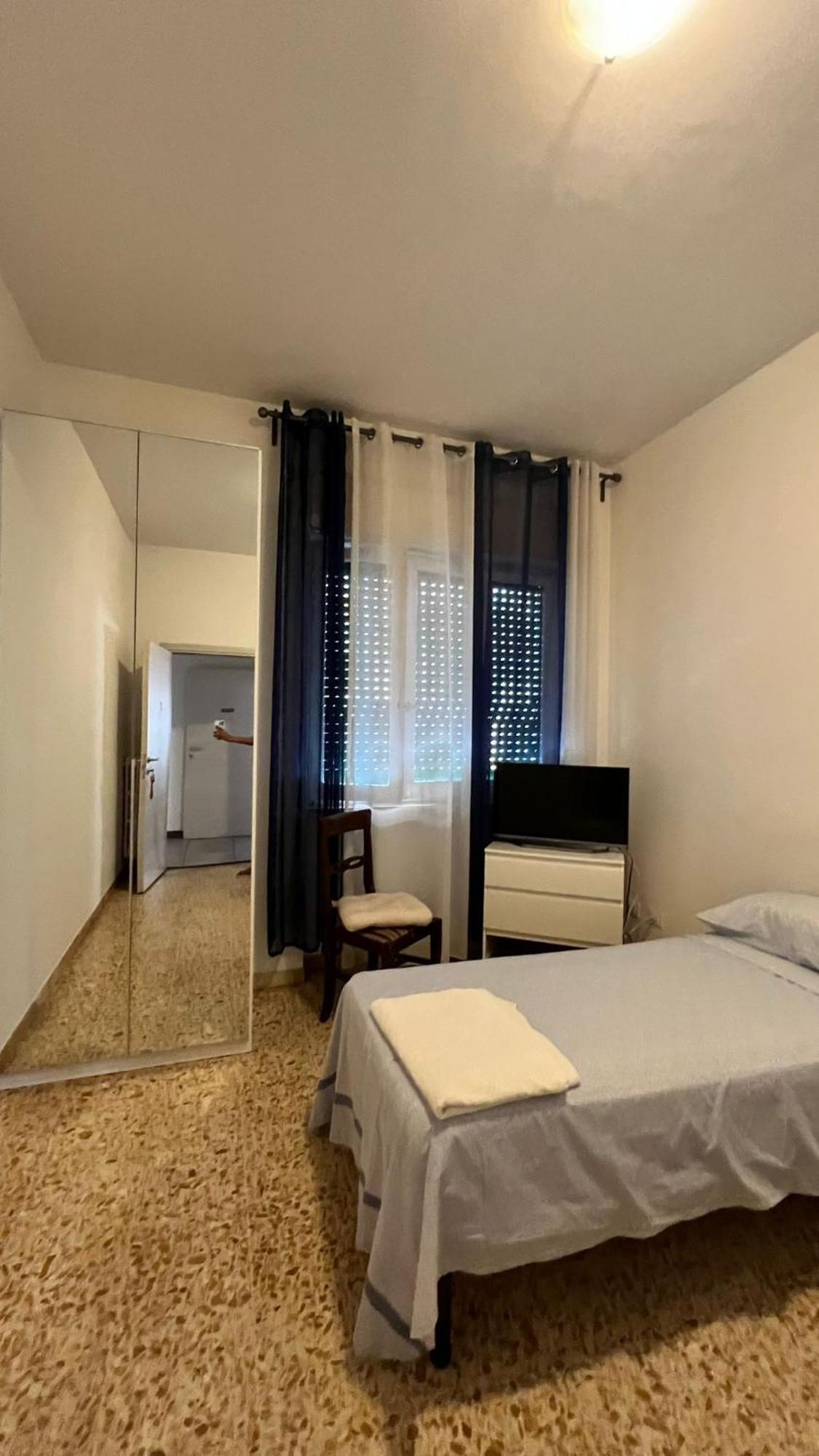 Jr-Escanio Ancona Buitenkant foto